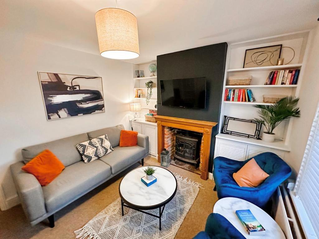 Stunning 2-Bedroom Home In City Centre With Wi-Fi! Royal Tunbridge Wells Bagian luar foto