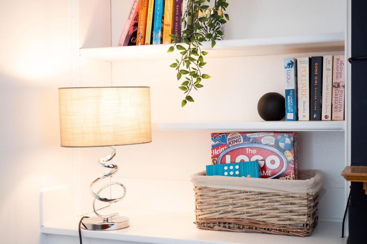 Stunning 2-Bedroom Home In City Centre With Wi-Fi! Royal Tunbridge Wells Bagian luar foto