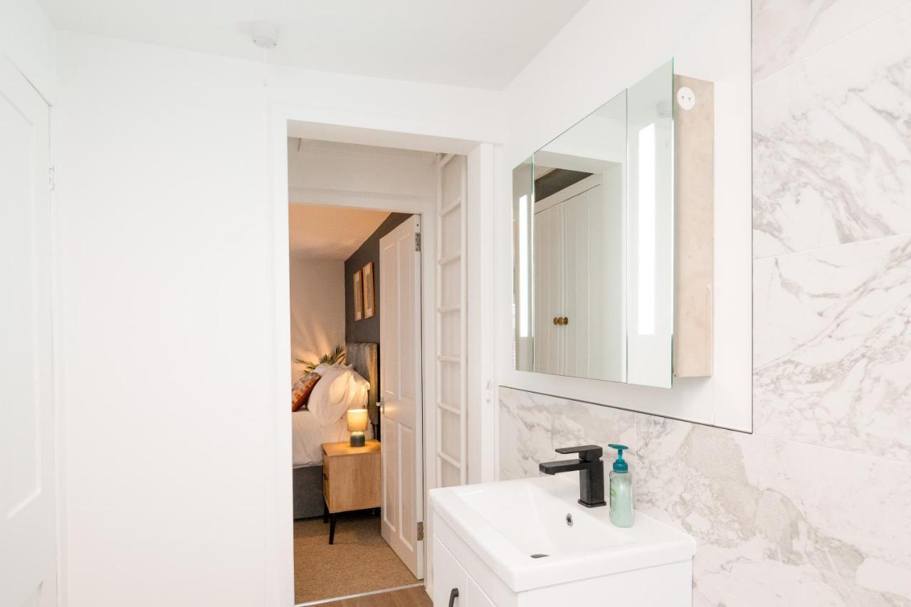 Stunning 2-Bedroom Home In City Centre With Wi-Fi! Royal Tunbridge Wells Bagian luar foto
