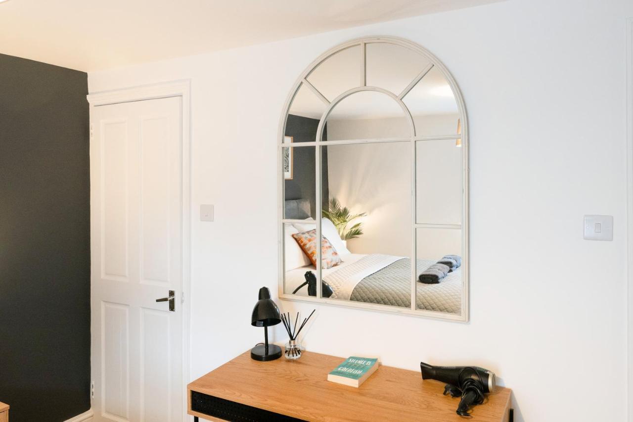 Stunning 2-Bedroom Home In City Centre With Wi-Fi! Royal Tunbridge Wells Bagian luar foto